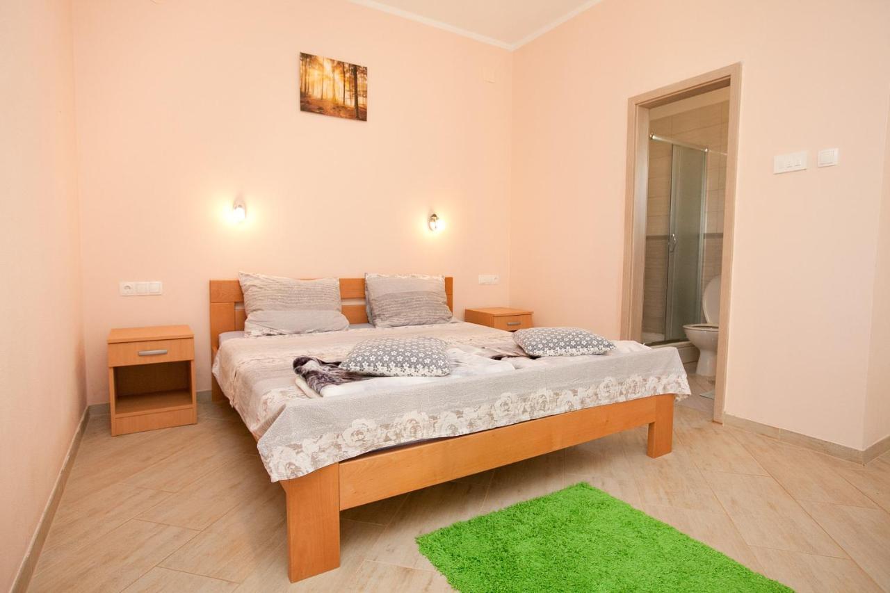 Apartmani Lea Starigrad Exterior photo