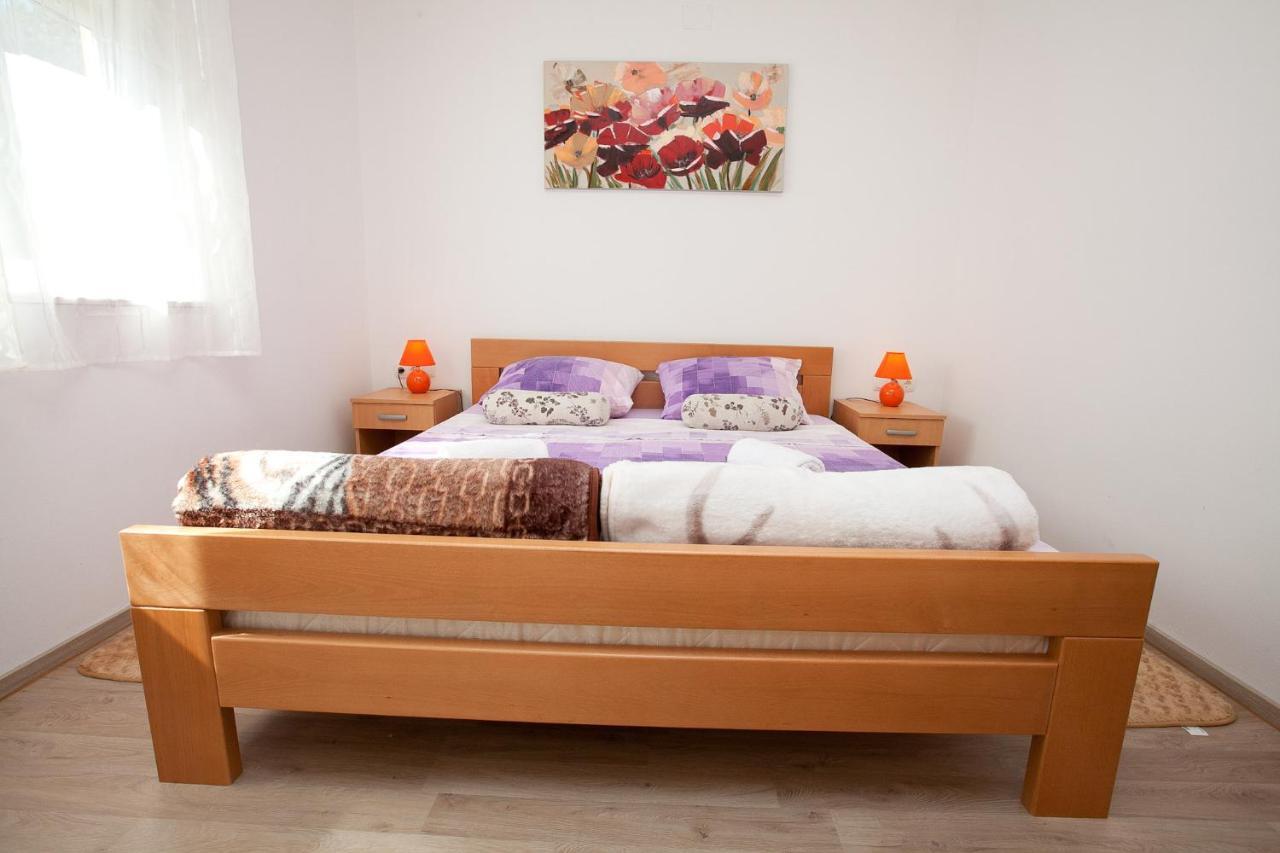 Apartmani Lea Starigrad Exterior photo