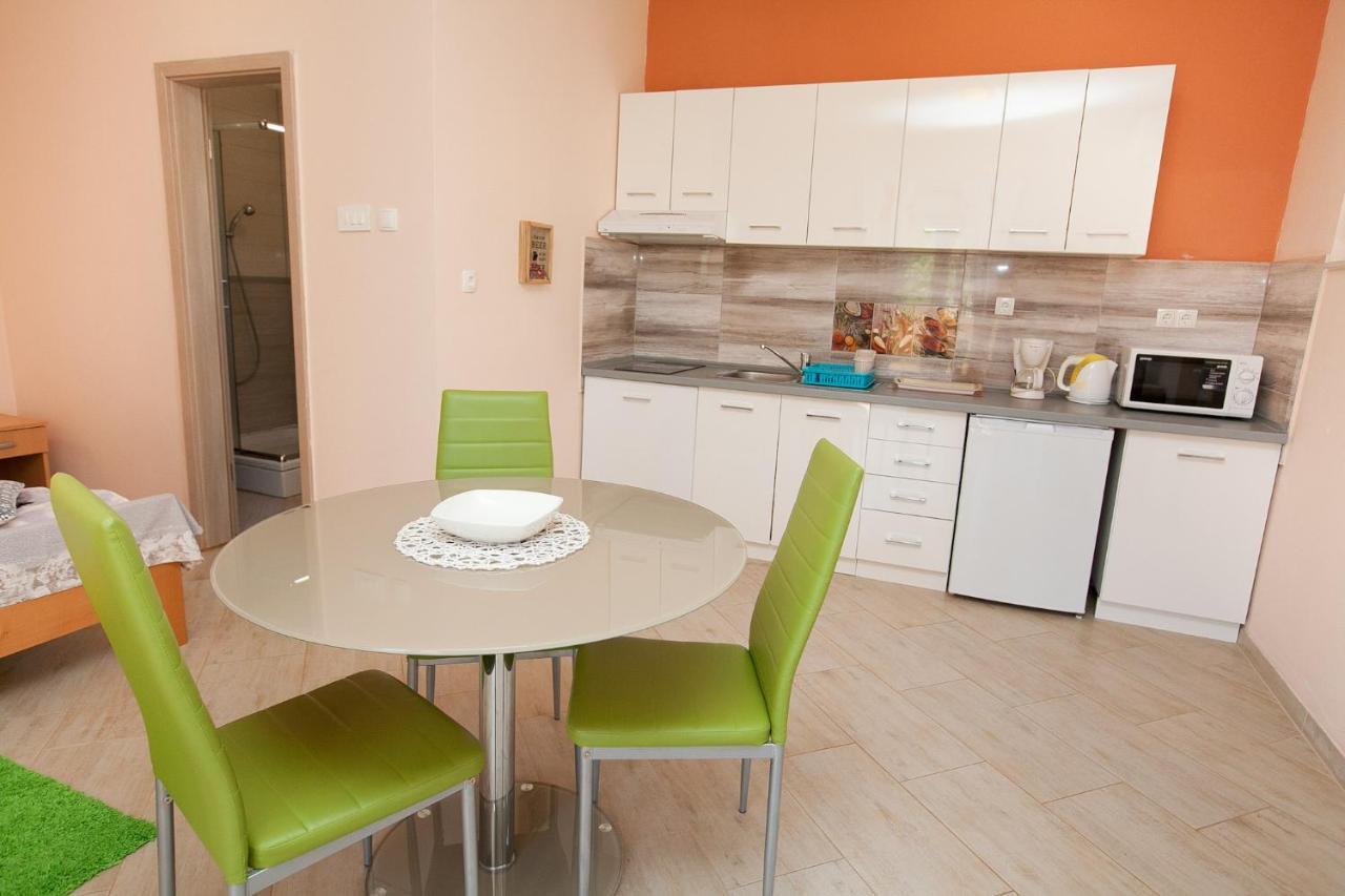 Apartmani Lea Starigrad Exterior photo