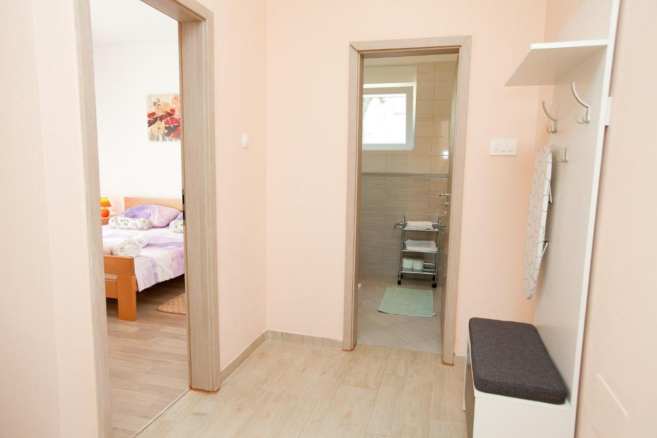 Apartmani Lea Starigrad Exterior photo
