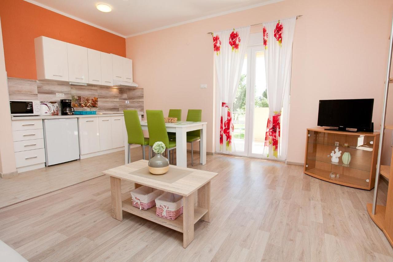 Apartmani Lea Starigrad Exterior photo