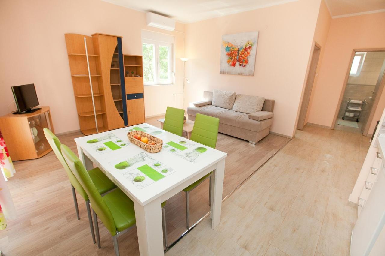 Apartmani Lea Starigrad Exterior photo