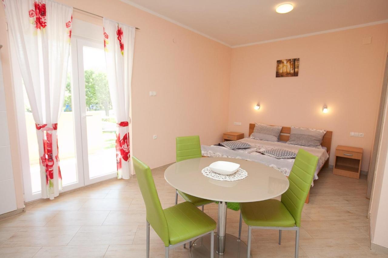 Apartmani Lea Starigrad Exterior photo
