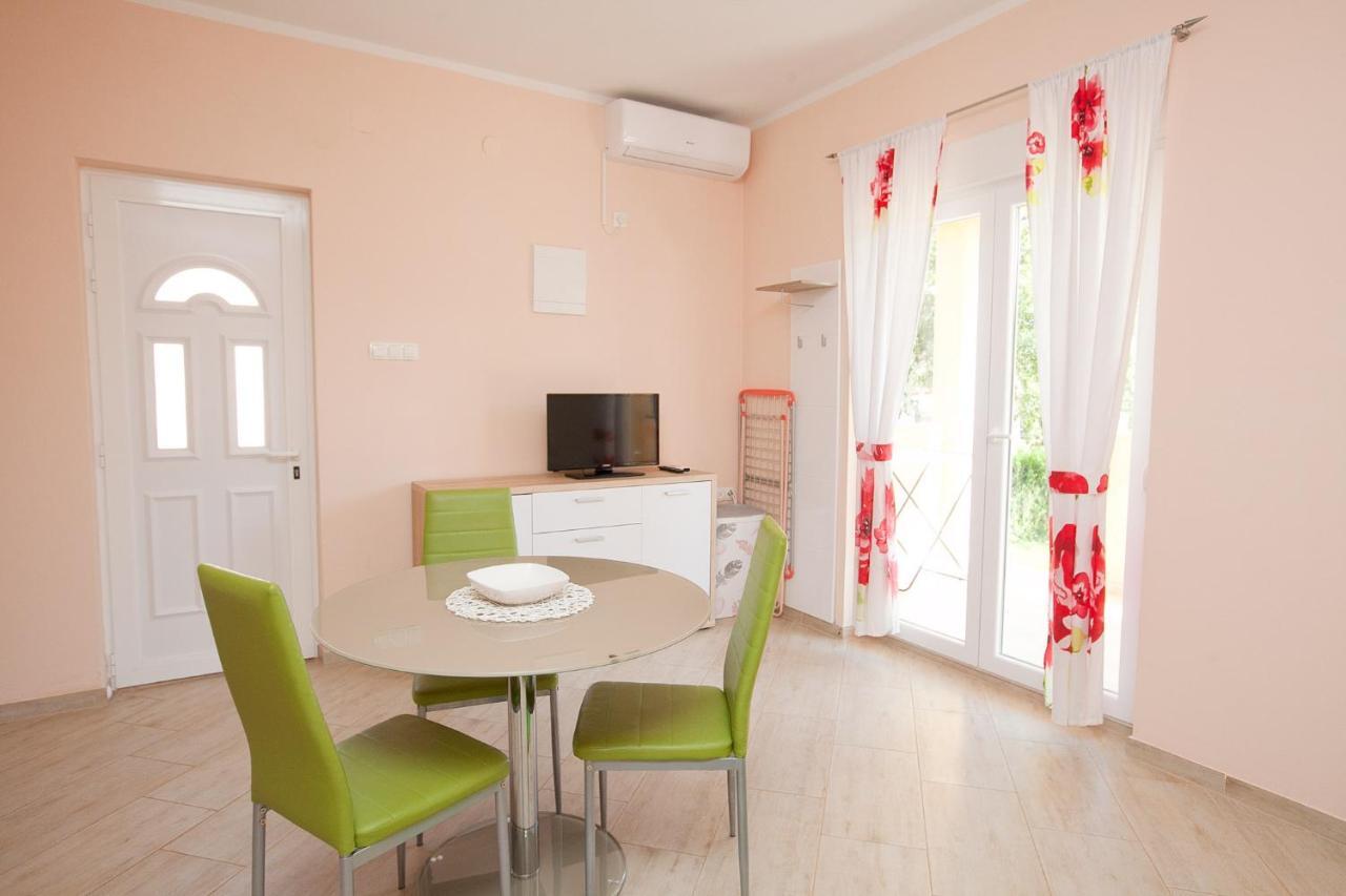 Apartmani Lea Starigrad Exterior photo