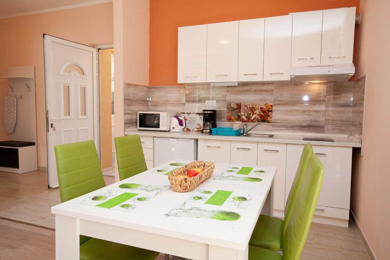 Apartmani Lea Starigrad Exterior photo